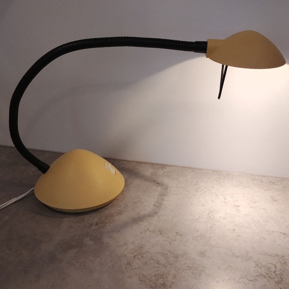 1997 LUMESS Suisse Retro Style Desk Lamp. Butter Yellow Base and Top. Flex Neck.